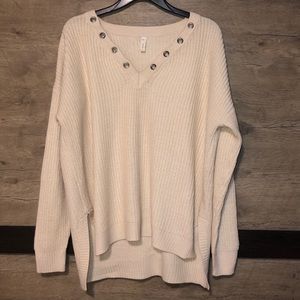 Lady cream long sleeve sweater.
